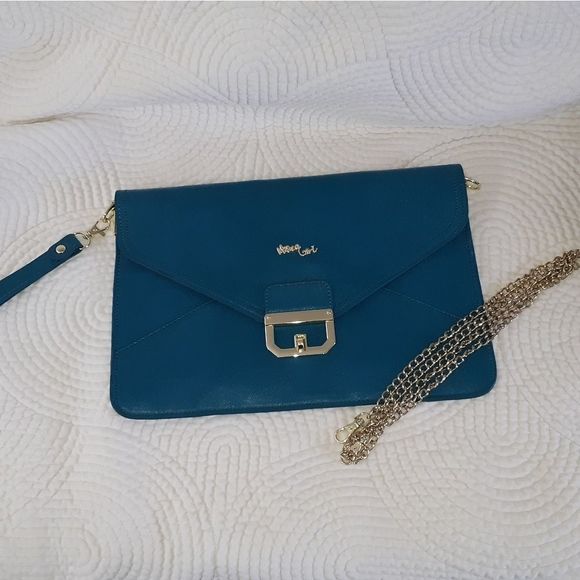 Mislogirl clutch with gold chain & wrist strap optional - Picture 9 of 10